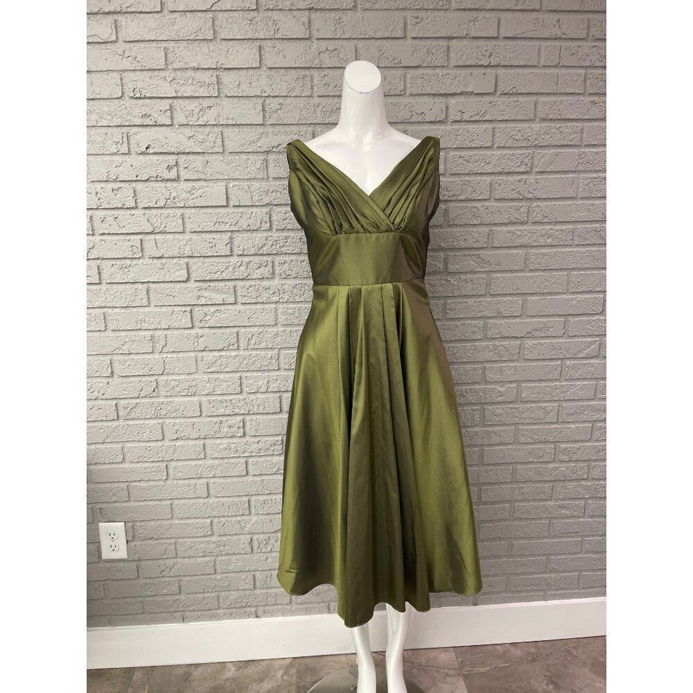 Vineyard Collection Women Iridescent Green A-Line Formal Dress Size 4